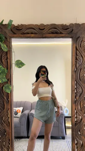 Cute short 32-34 waist