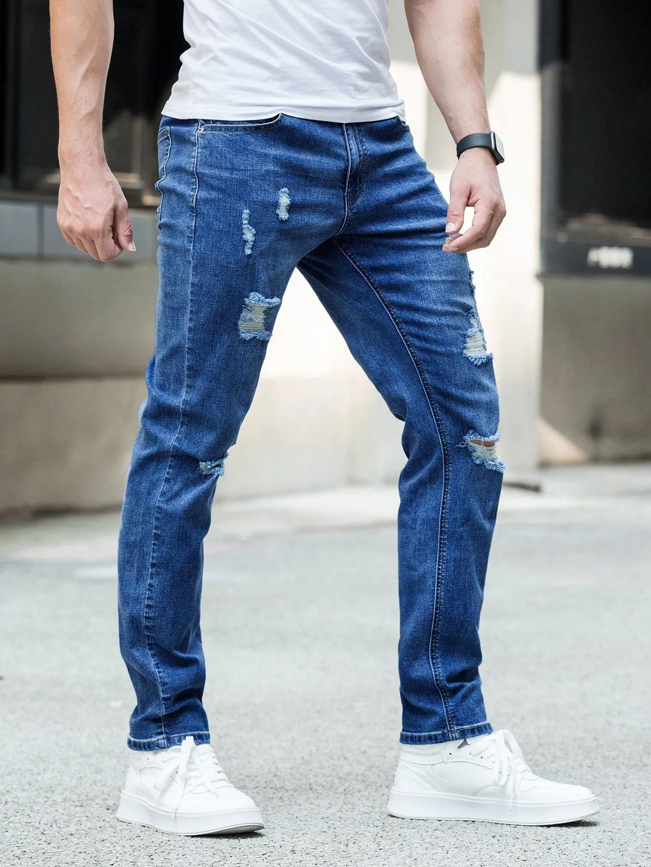 Men Ripped Frayed Bleach Wash Jeans