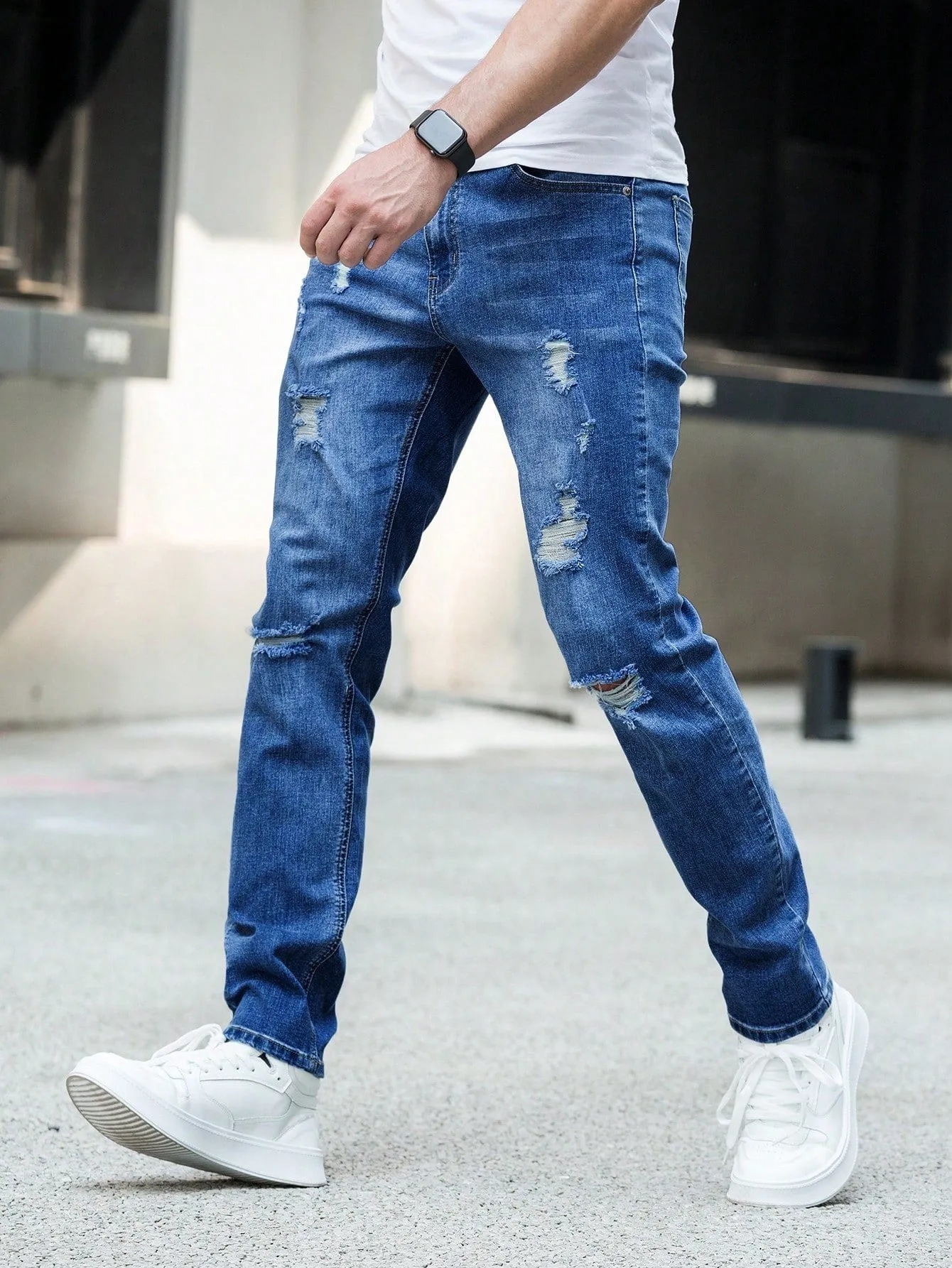 Men Ripped Frayed Bleach Wash Jeans