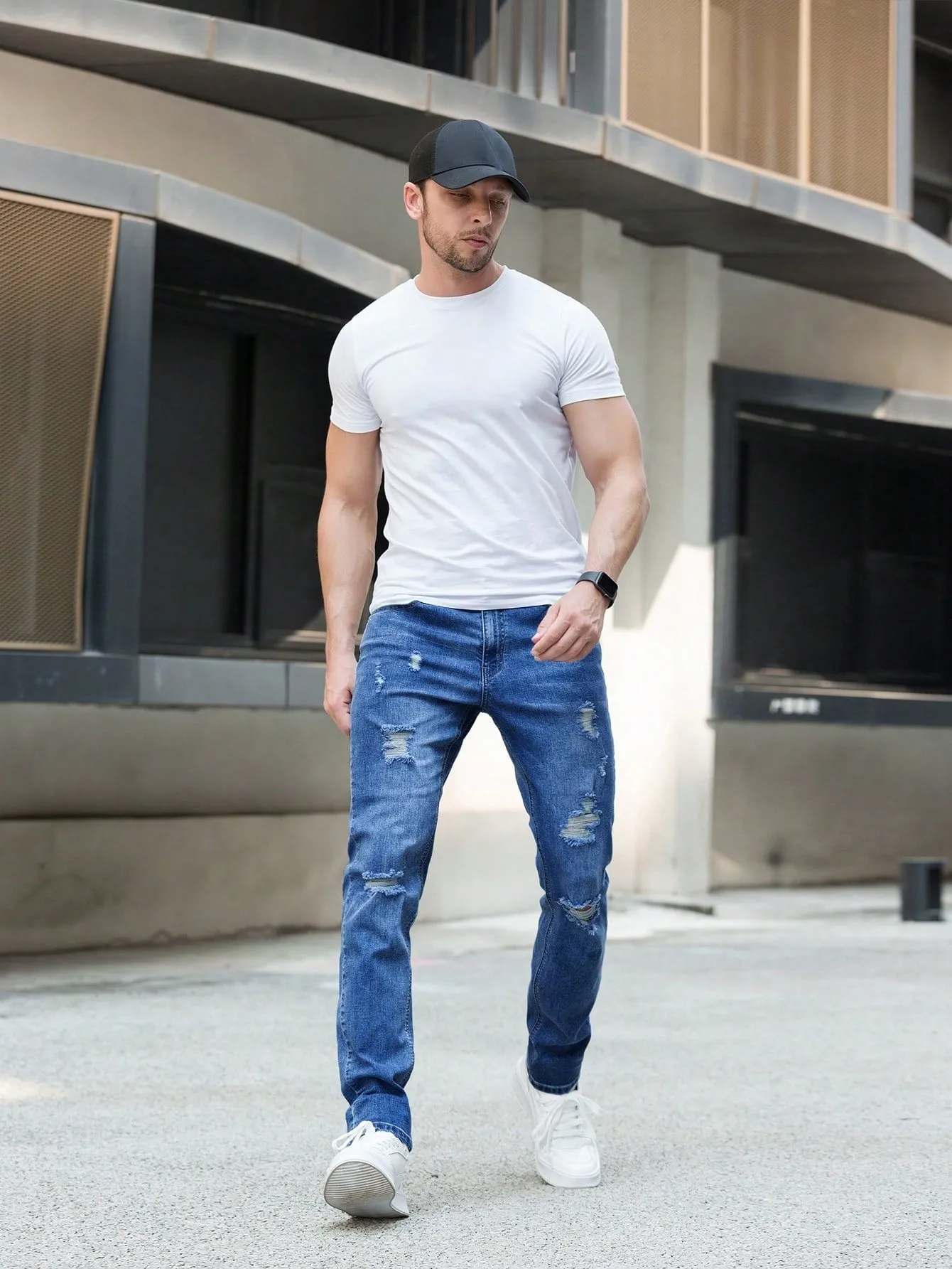 Men Ripped Frayed Bleach Wash Jeans