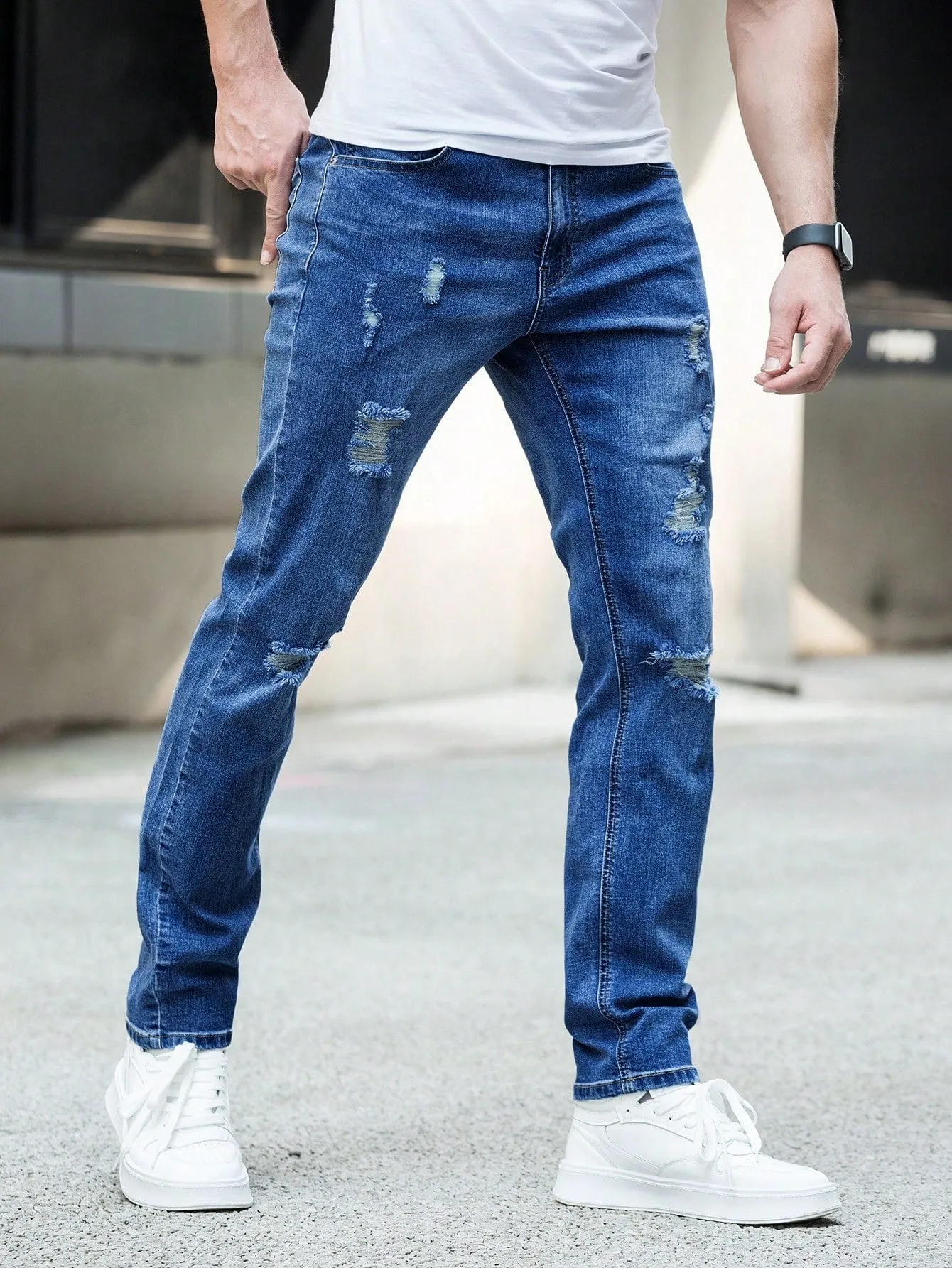 Men Ripped Frayed Bleach Wash Jeans