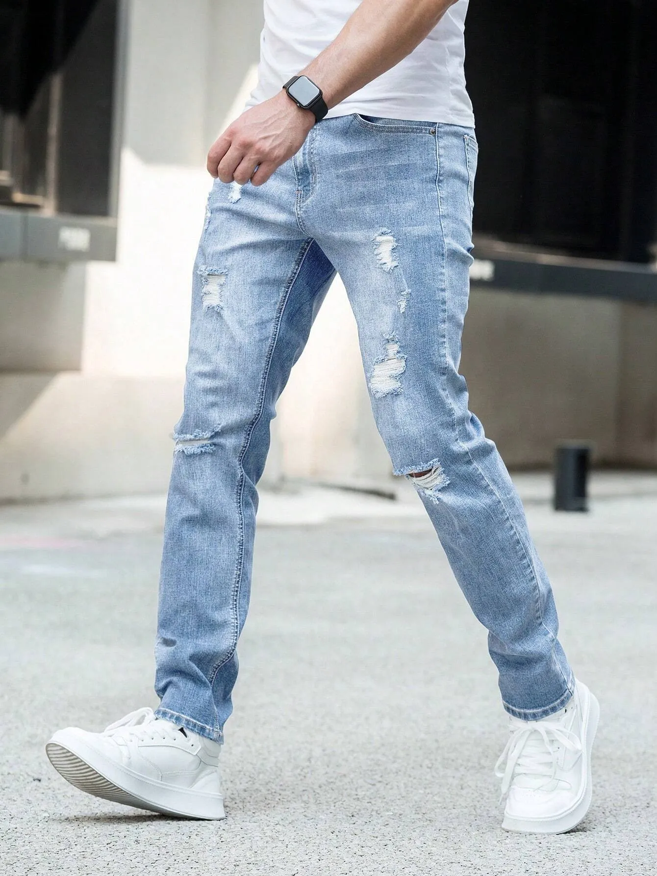 Men Ripped Frayed Bleach Wash Jeans