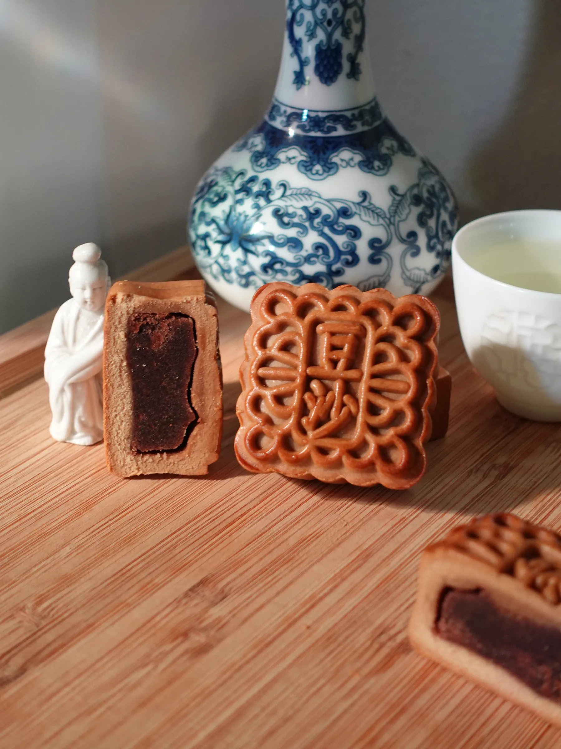 Moon Cake Gift Set | Kiki Bakery x Nüwa Hanfu