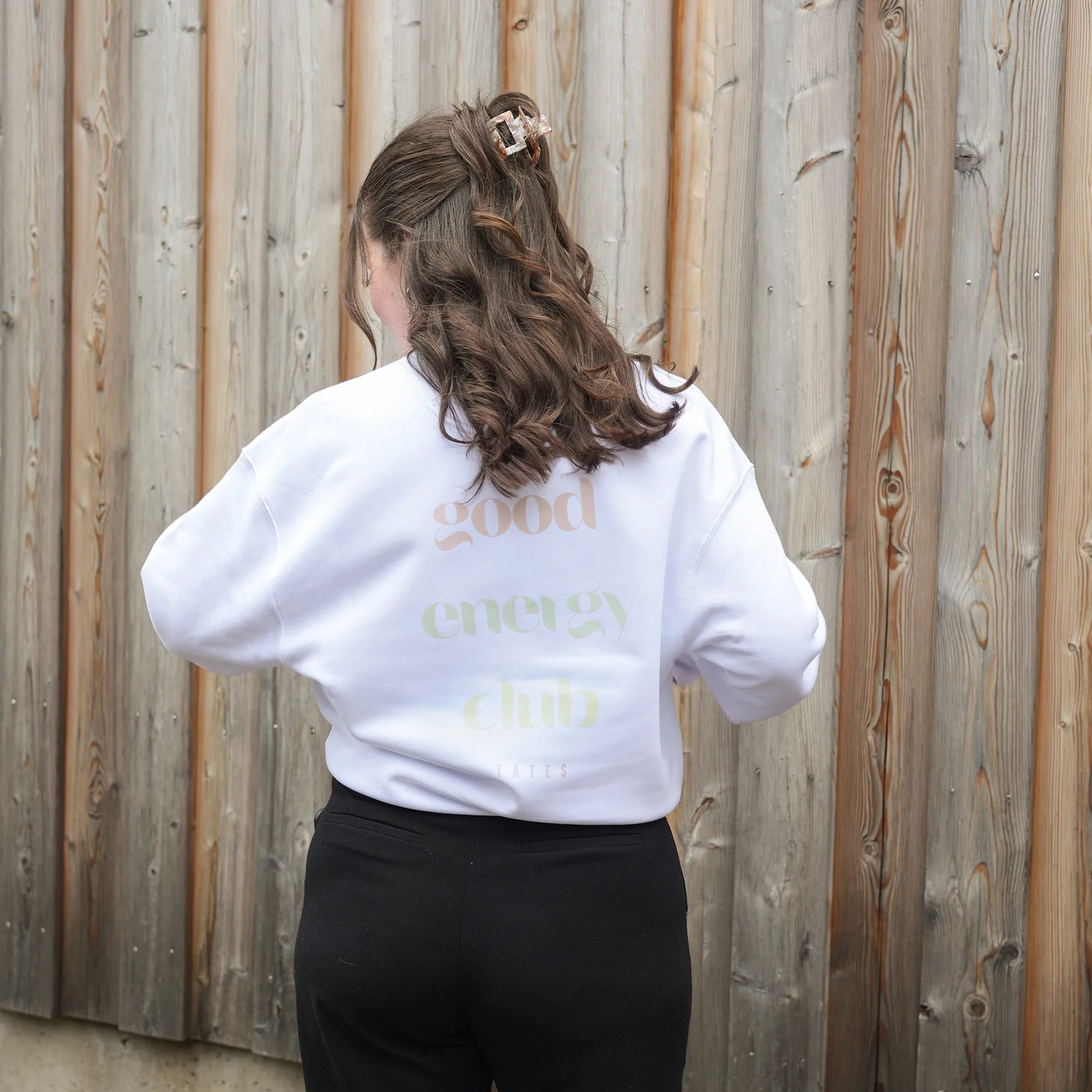 Sweater (Oversized) mit "Good energy club bunt" Motiv