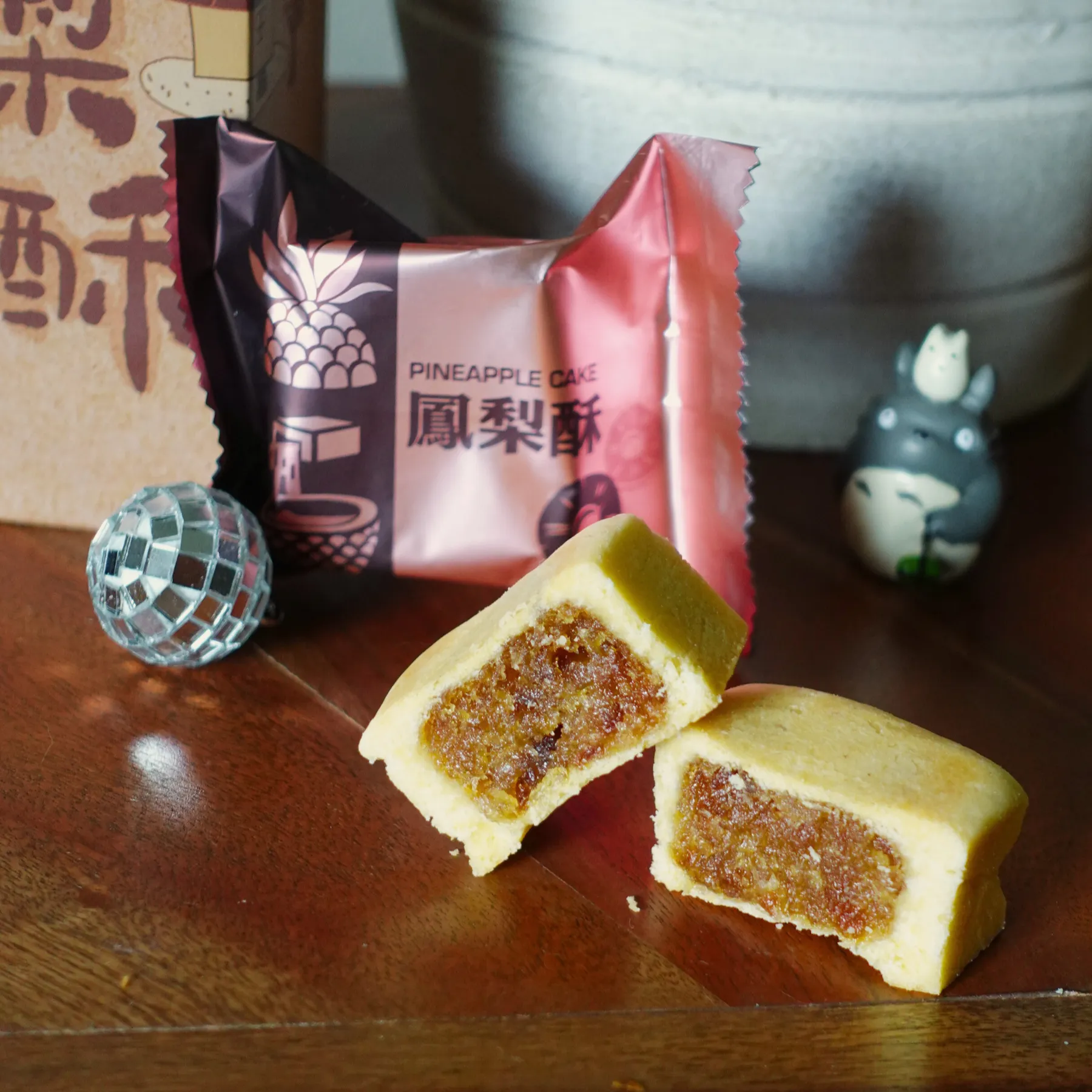 Taiwanese Pineapple Cakes Gift Set | Kiki Bakery x Nüwa Hanfu