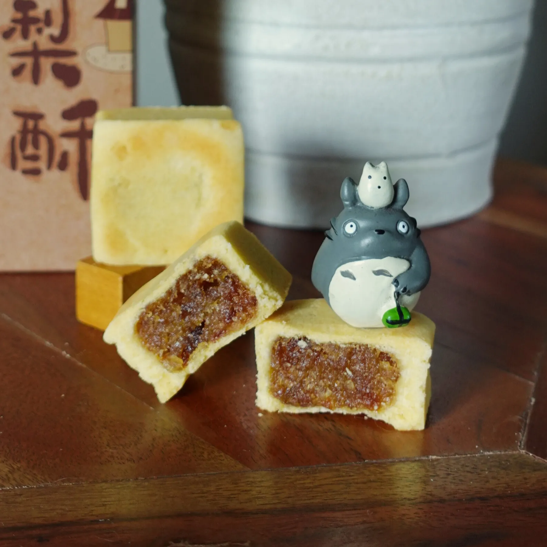 Taiwanese Pineapple Cakes Gift Set | Kiki Bakery x Nüwa Hanfu