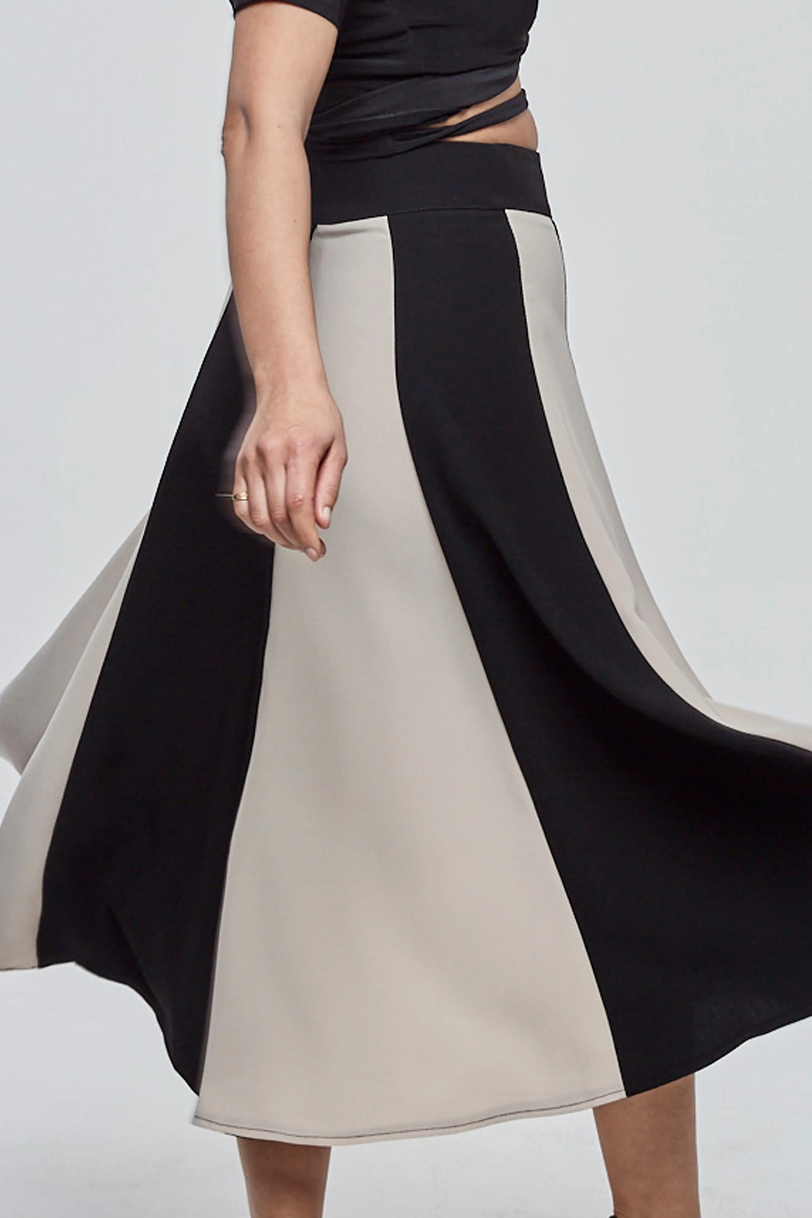 Touchline Tango Skirt / Flared Skirt DIVIDED Series